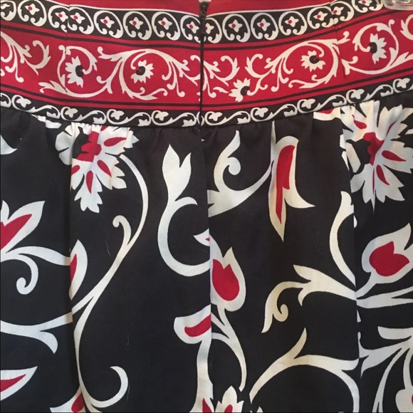 🌸SKIRT BY LAUNDRY - Picture 3 of 7